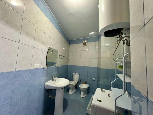Tirane, jepet me qera apartament 1+1+Ballkon Kati 10, 80 m² 500 € (Rruga e Elbasanit)