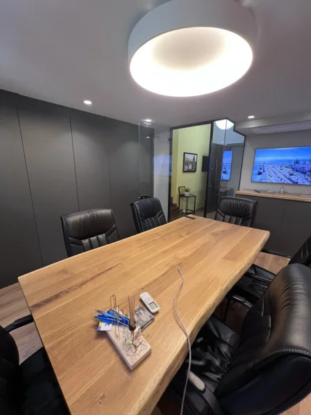 Tirane, jepet me qera zyre Kati 2, 60 m² 1.200 € (9 katshet)