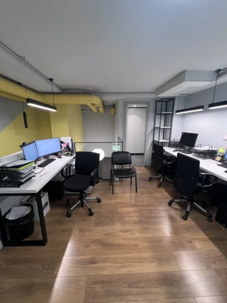 Tirane, jepet me qera zyre Kati 2, 60 m² 1.200 € (9 katshet)