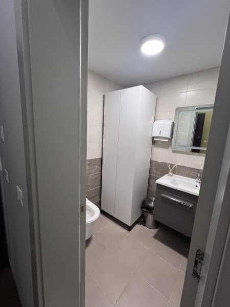Tirane, jepet me qera zyre Kati 2, 60 m² 1.400 € (9 katshet)