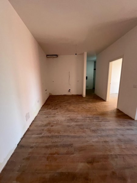 Tirane, shitet apartament 1+1+Ballkon Kati 4, 80 m² 224.000 € (Rruga Kavajes)