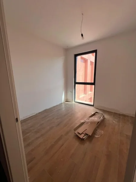 Tirane, shitet apartament 1+1+Ballkon Kati 4, 80 m² 224.000 € (Rruga Kavajes)