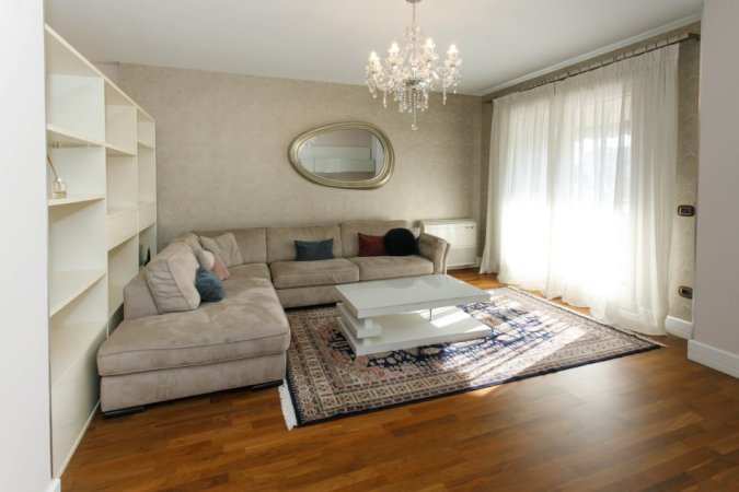 Tirane, jepet me qera apartament 3+1+Aneks+Ballkon Kati 5, 160 m² 1.500 € (stadiumi dinamo)