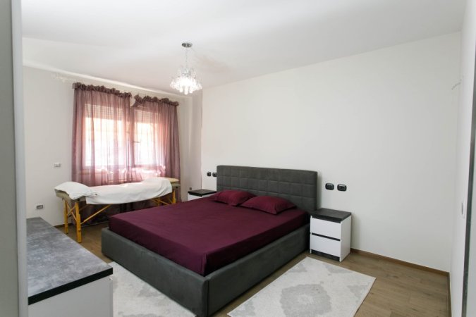Tirane, jepet me qera apartament 3+1+Aneks+Ballkon Kati 5, 160 m² 1.500 € (stadiumi dinamo)