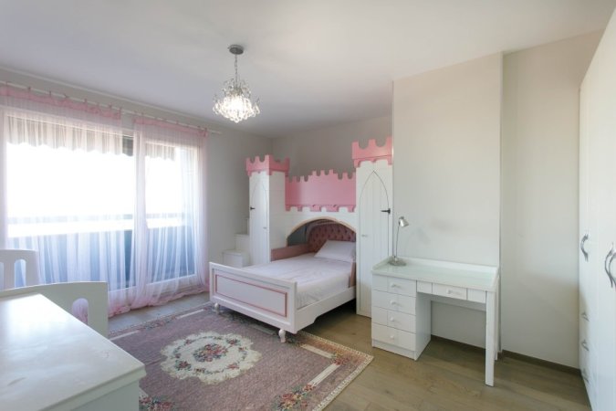 Tirane, jepet me qera apartament 3+1+Aneks+Ballkon Kati 5, 160 m² 1.500 € (stadiumi dinamo)