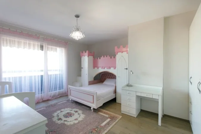 Tirane, jepet me qera apartament 3+1+Aneks+Ballkon Kati 5, 160 m² 1.500 € (stadiumi dinamo)