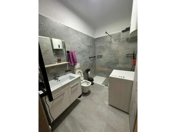 Qira, Apartament 3+1+2, Liqeni i Thate