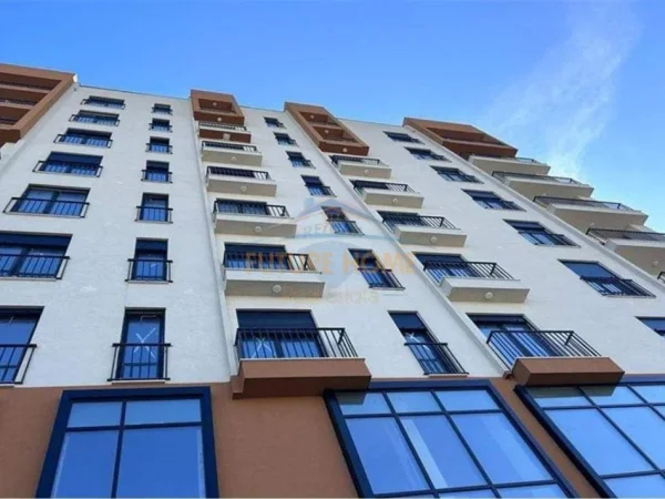 Shitet, Apartament 2+1 tek Dogana.