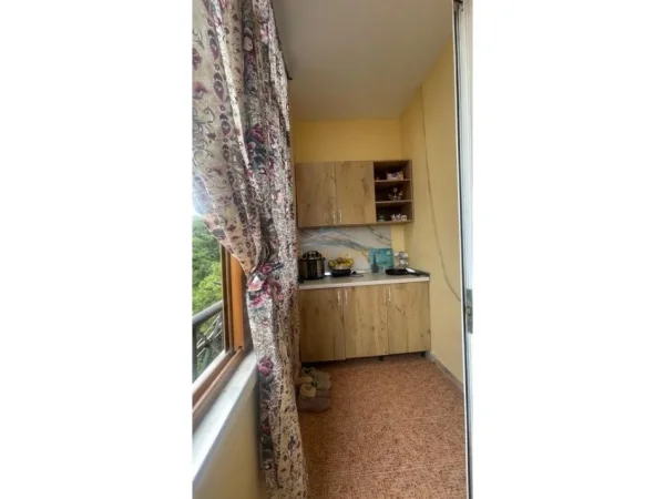 Shitet, Apartament 2+1, Rruga Kongresi Manastirit, Tirane.