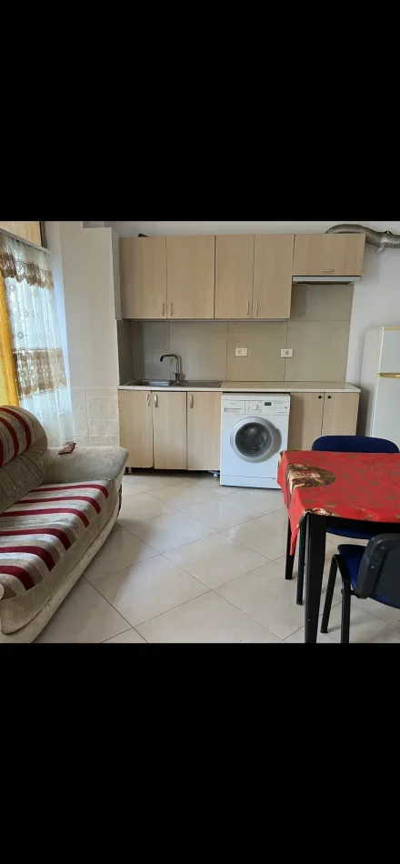 Tirane, jap me qera shtepi 1+1 Kati 1, 45 m² 220 € (Vila L tek pasticeri Nela)