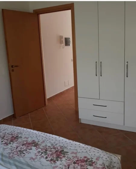 Dhoma plazhi ne Radhime, 60 METER LARG DETIT, BALLKON ME PAMJE NGA DETI