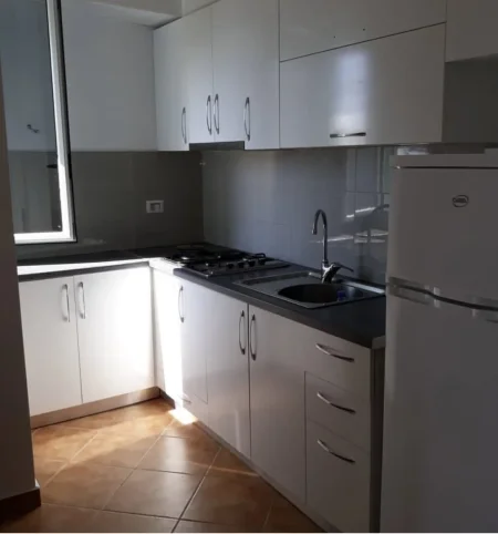 Dhoma plazhi ne Radhime, 60 METER LARG DETIT, BALLKON ME PAMJE NGA DETI