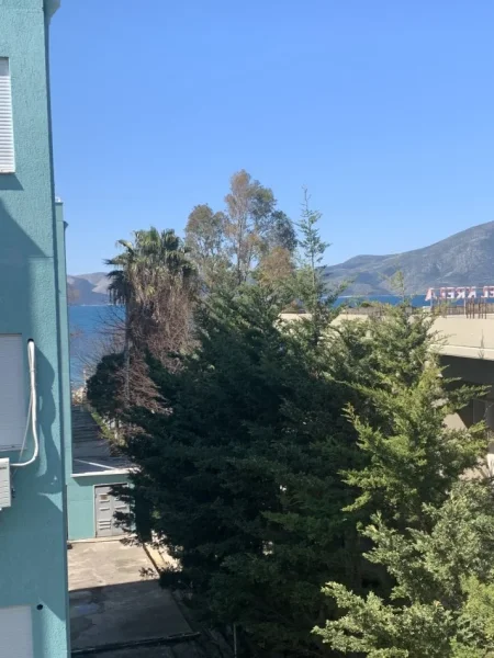 Dhoma plazhi ne Radhime, 60 METER LARG DETIT, BALLKON ME PAMJE NGA DETI