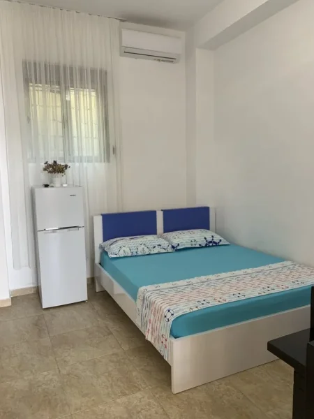 Dhoma plazhi dhe apartamente 1+1 ne Borsh, 20 meter nga deti