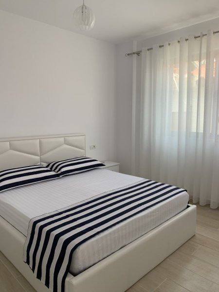 Dhoma plazhi dhe apartamente 1+1 ne Borsh, 20 meter nga deti