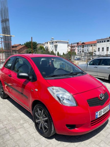 Fushe Kruje, Shes Makine Toyota Yaris Nafte, e Kuqe Manuale Kondicioner 300.000 km 3.200 €