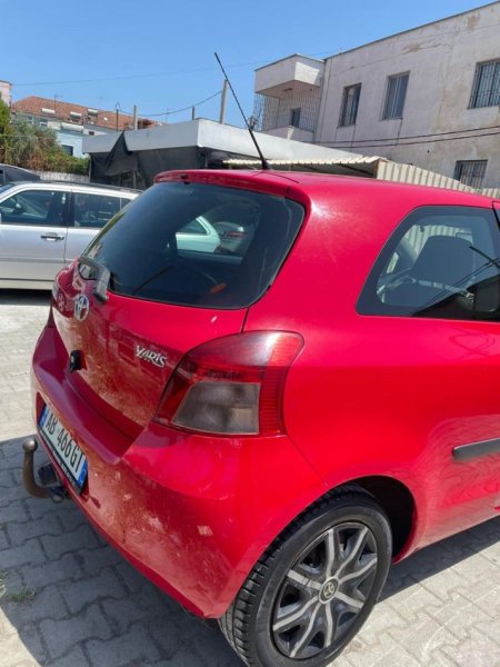 Fushe Kruje, Shes Makine Toyota Yaris Nafte, e Kuqe Manuale Kondicioner 300.000 km 3.200 €