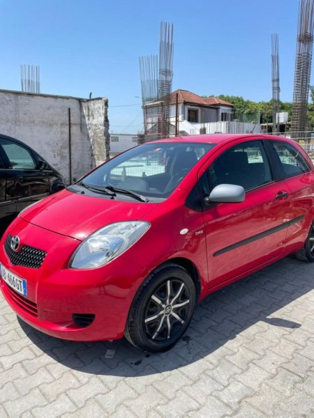Fushe Kruje, Shes Makine Toyota Yaris Nafte, e Kuqe Manuale Kondicioner 300.000 km 3.200 €