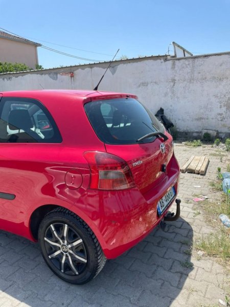 Fushe Kruje, Shes Makine Toyota Yaris Nafte, e Kuqe Manuale Kondicioner 300.000 km 3.200 €