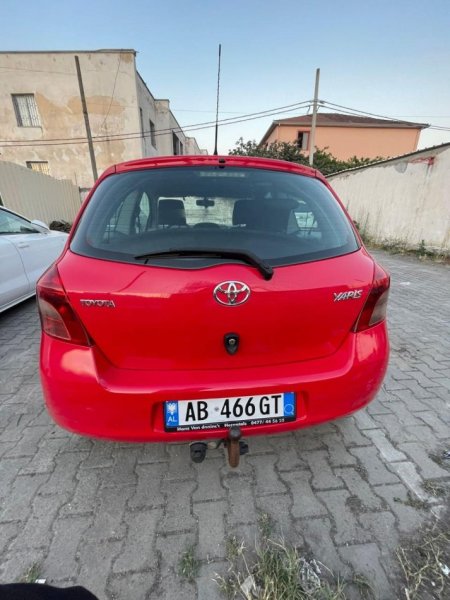 Fushe Kruje, Shes Makine Toyota Yaris Nafte, e Kuqe Manuale Kondicioner 300.000 km 3.200 €