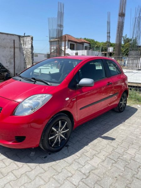 Fushe Kruje, Shes Makine Toyota Yaris Nafte, e Kuqe Manuale Kondicioner 300.000 km 3.200 €