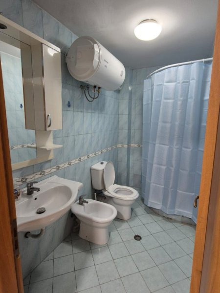 Apartament 1+1 me Qera ,450 E tek 5 Maj- Tiranë