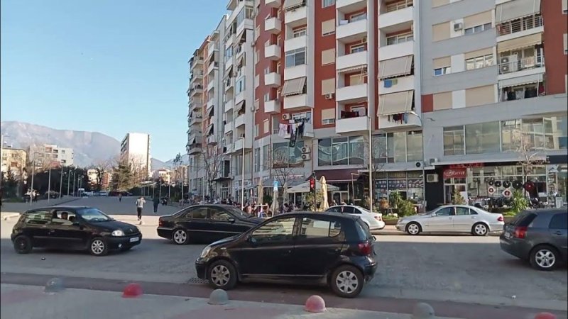 Tirane, jepet me qera apartament 2+1 Kati 2, 91 m² 700 € (TREGU ELEKTRIK)