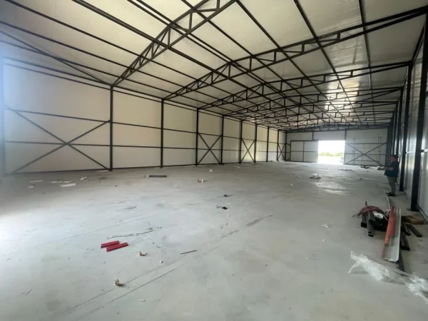 Tirane, jepet me qera magazine Kati 0, 700 m² 1.200 € (Tapize)