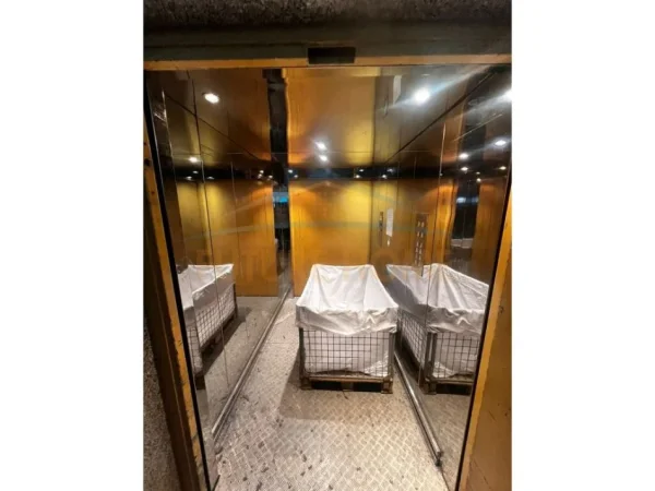 Durres, jepet me qera ambjent biznesi , 5.000 m² 5.000 € (SHKOZET DURRES)