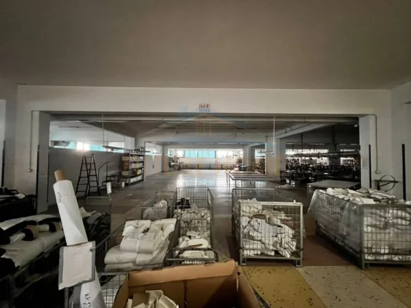 Durres, jepet me qera ambjent biznesi , 5.000 m² 5.000 € (SHKOZET DURRES)