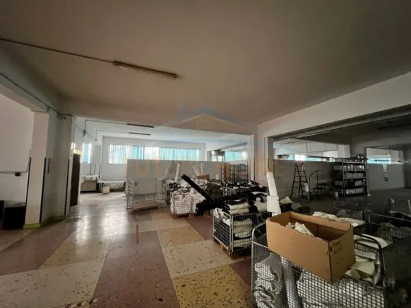 Durres, jepet me qera ambjent biznesi , 5.000 m² 5.000 € (SHKOZET DURRES)