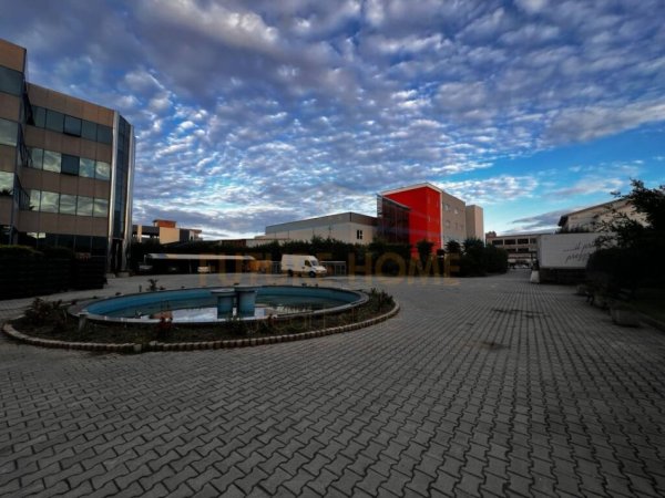 Durres, jepet me qera ambjent biznesi , 5.000 m² 5.000 € (SHKOZET DURRES)
