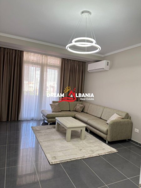 Tirane, jepet me qera 2+1 , 120 m² 800 €