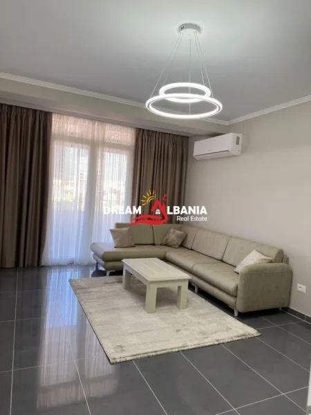 Tirane, jepet me qera 2+1 , 120 m² 800 €