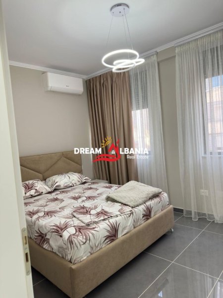 Tirane, jepet me qera 2+1 , 120 m² 800 €