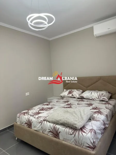 Tirane, jepet me qera 2+1 , 120 m² 800 €