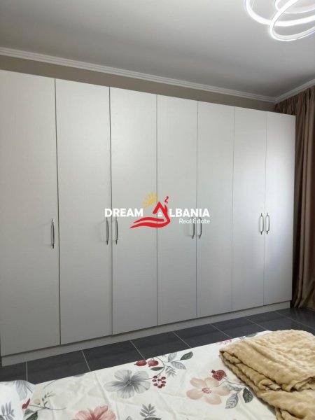 Tirane, jepet me qera 2+1 , 120 m² 800 €