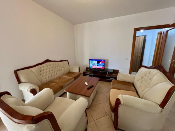 Tirane, jepet me qera apartament 1+1+Ballkon Kati 10, 80 m² 500 € (Rruga elbasanit)