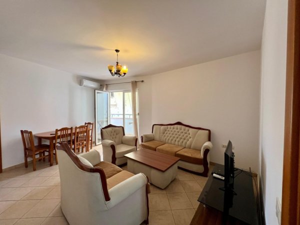 Tirane, jepet me qera apartament 1+1+Ballkon Kati 10, 80 m² 500 € (Rruga elbasanit)