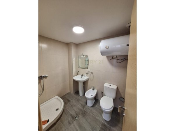 Tirane, shes apartament 2+1+2 , 99 m² 205.000 € (Kopshti Botanik Zoologjik)