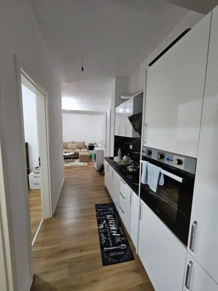 Tirane, jepet me qera apartament 2+1 Kati 0, 90 m² 450 € (kompleksi kaimi)
