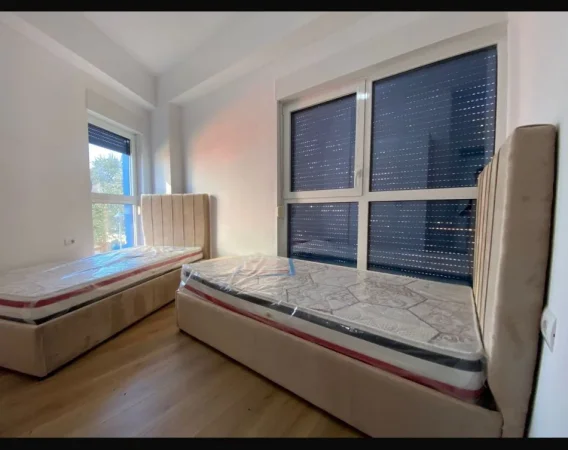 Tirane, jepet me qera apartament 2+1 Kati 0, 90 m² 450 € (kompleksi kaimi)
