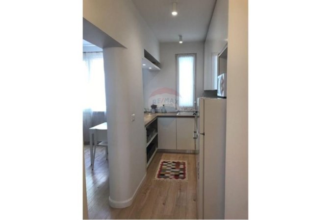 Tirane, jepet me qera apartament 1+1 Kati 4, 75 m² 650 € (Rruga Myslym Shyri)