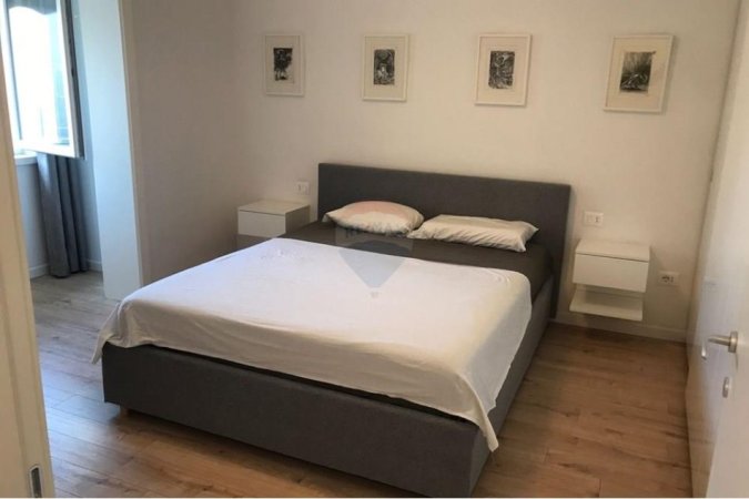 Tirane, jepet me qera apartament 1+1 Kati 4, 75 m² 650 € (Rruga Myslym Shyri)