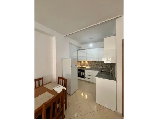 Durres, jepet me qera apartament 1+1 Kati 4, 80 m² 300 € (Ish Urt Durrës)
