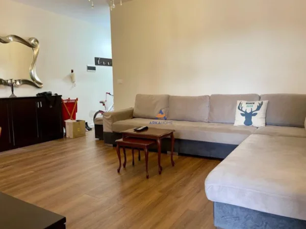 SHITET APARTAMENT 1+1+BALLKON PRANE RRETHIT TË KOMUNES,KOMUNA E PARISIT 155.000 EURO