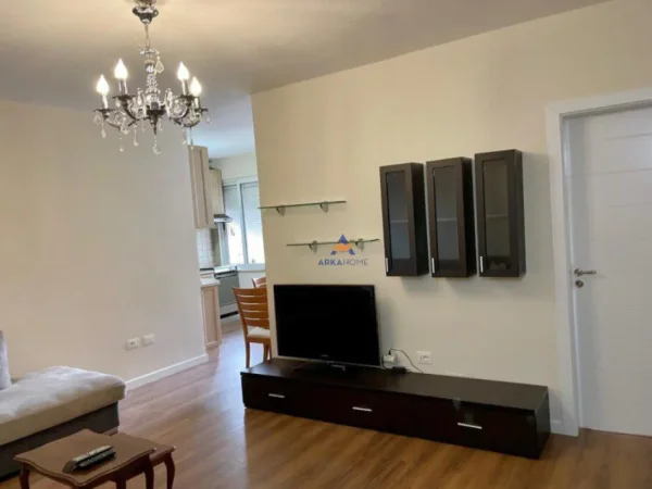SHITET APARTAMENT 1+1+BALLKON PRANE RRETHIT TË KOMUNES,KOMUNA E PARISIT 155.000 EURO