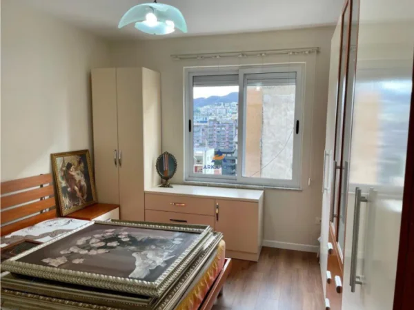 SHITET APARTAMENT 1+1+BALLKON PRANE RRETHIT TË KOMUNES,KOMUNA E PARISIT 155.000 EURO