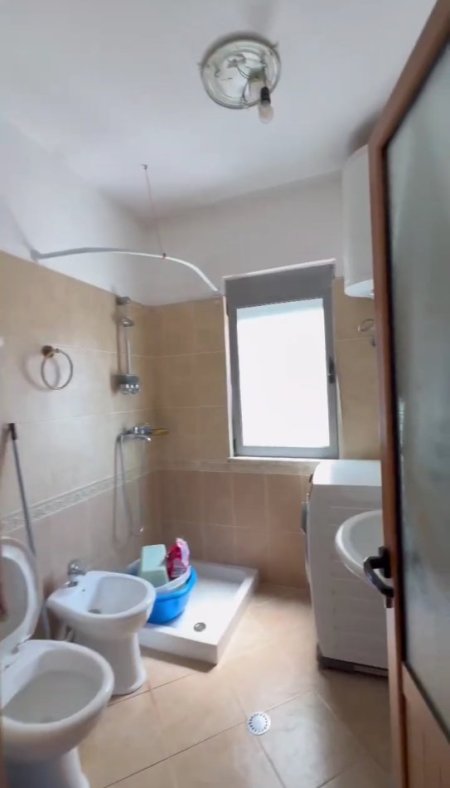 Tirane, jepet me qera apartament 2+1+Aneks+Ballkon Kati 3, 106 m² 450 € (Fresk , Rr. Muhamed Deliu)