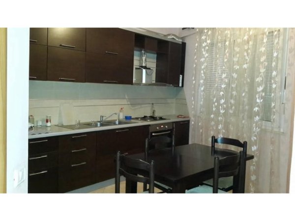 Tirane, jepet me qera apartament 2+1 Kati 2, 100 m² 600 € (Kopshtit Botanik Zoologjik)